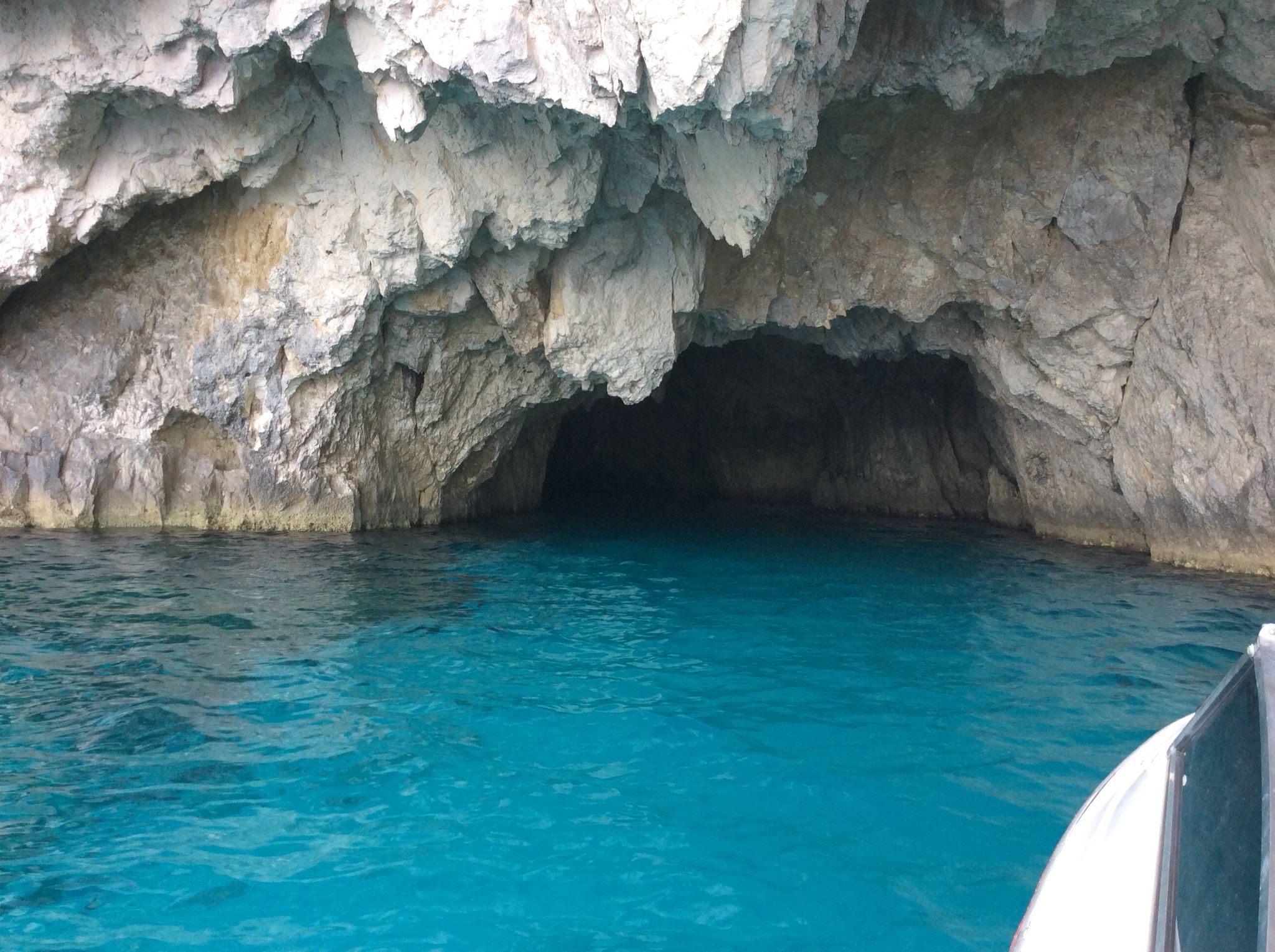 https://mdw-travel-data-us-east-1.s3.amazonaws.com/img/country/Greece/Keri-Caves/img_04.jpg