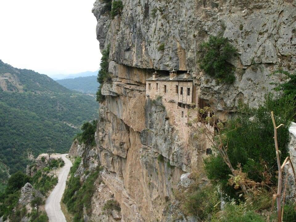 https://mdw-travel-data-us-east-1.s3.amazonaws.com/img/country/Greece/Kipina-Monastery/img_02.jpg