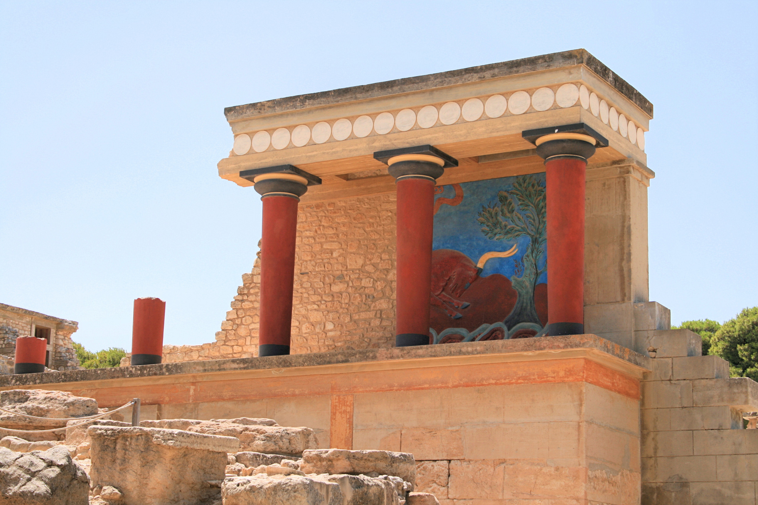https://mdw-travel-data-us-east-1.s3.amazonaws.com/img/country/Greece/Knossos-Archaeological-Site/img_01.jpg