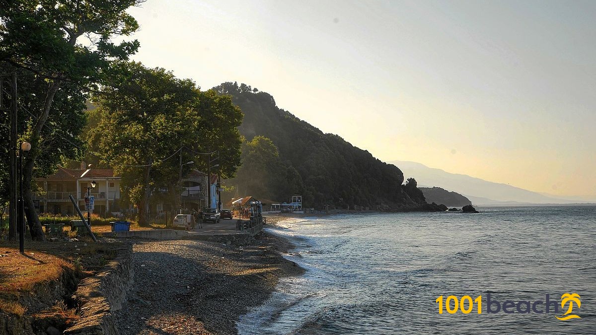 https://mdw-travel-data-us-east-1.s3.amazonaws.com/img/country/Greece/Kokkino-Nero-Beach/img_02.jpg
