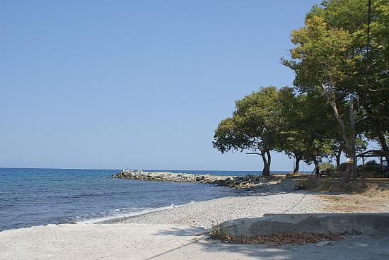 https://mdw-travel-data-us-east-1.s3.amazonaws.com/img/country/Greece/Kokkino-Nero-Beach/img_03.jpg