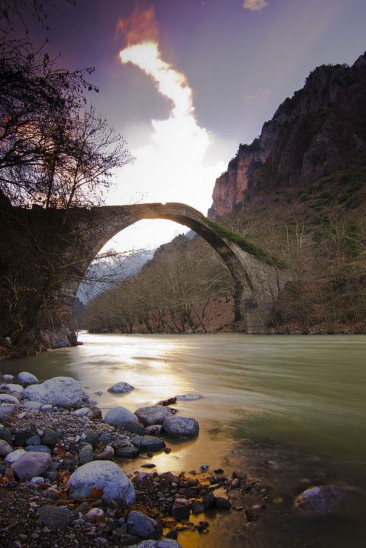 https://mdw-travel-data-us-east-1.s3.amazonaws.com/img/country/Greece/Konitsa-Bridge/img_03.jpg