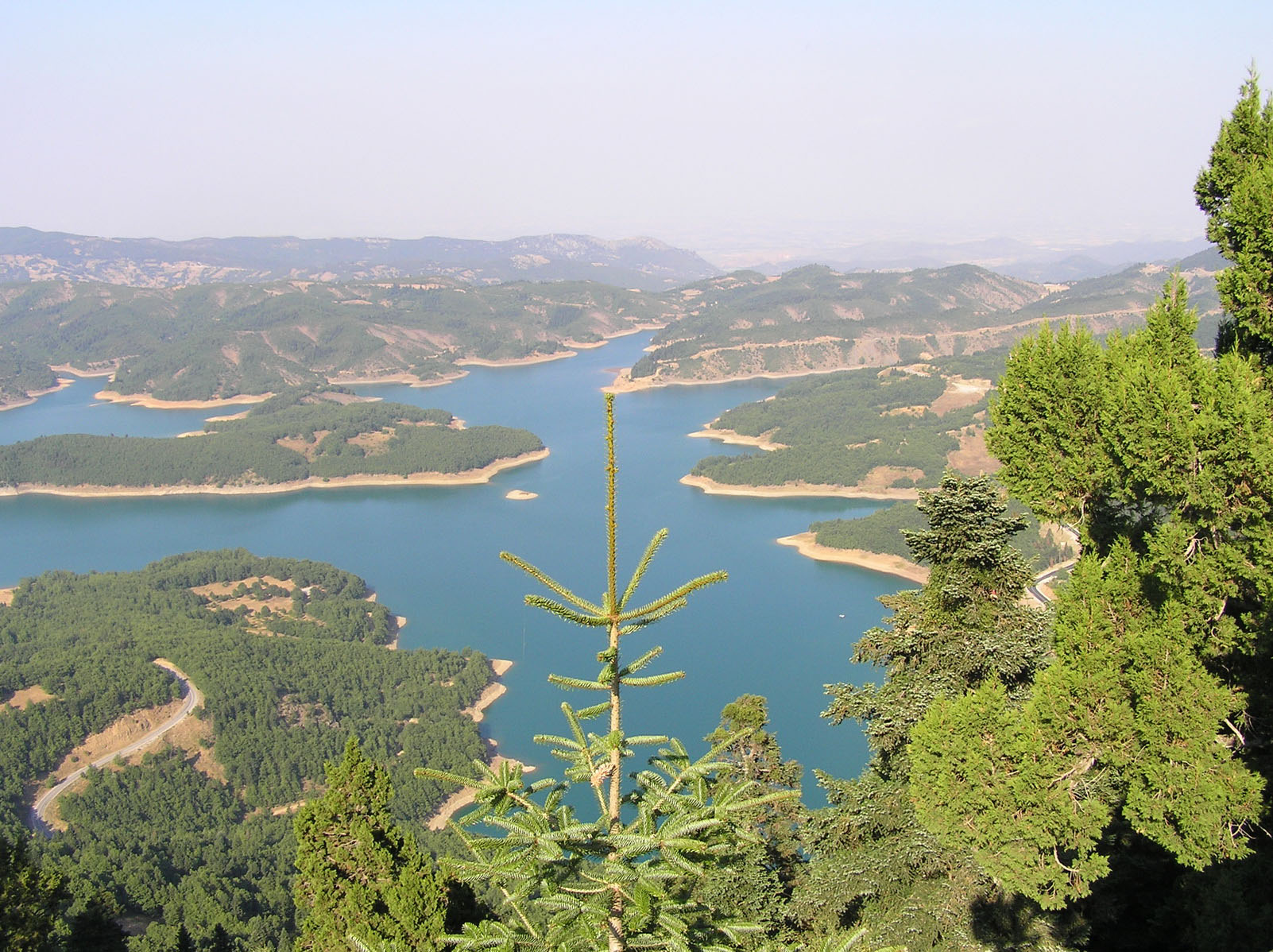 https://mdw-travel-data-us-east-1.s3.amazonaws.com/img/country/Greece/Lake-Plastiras/img_02.jpg