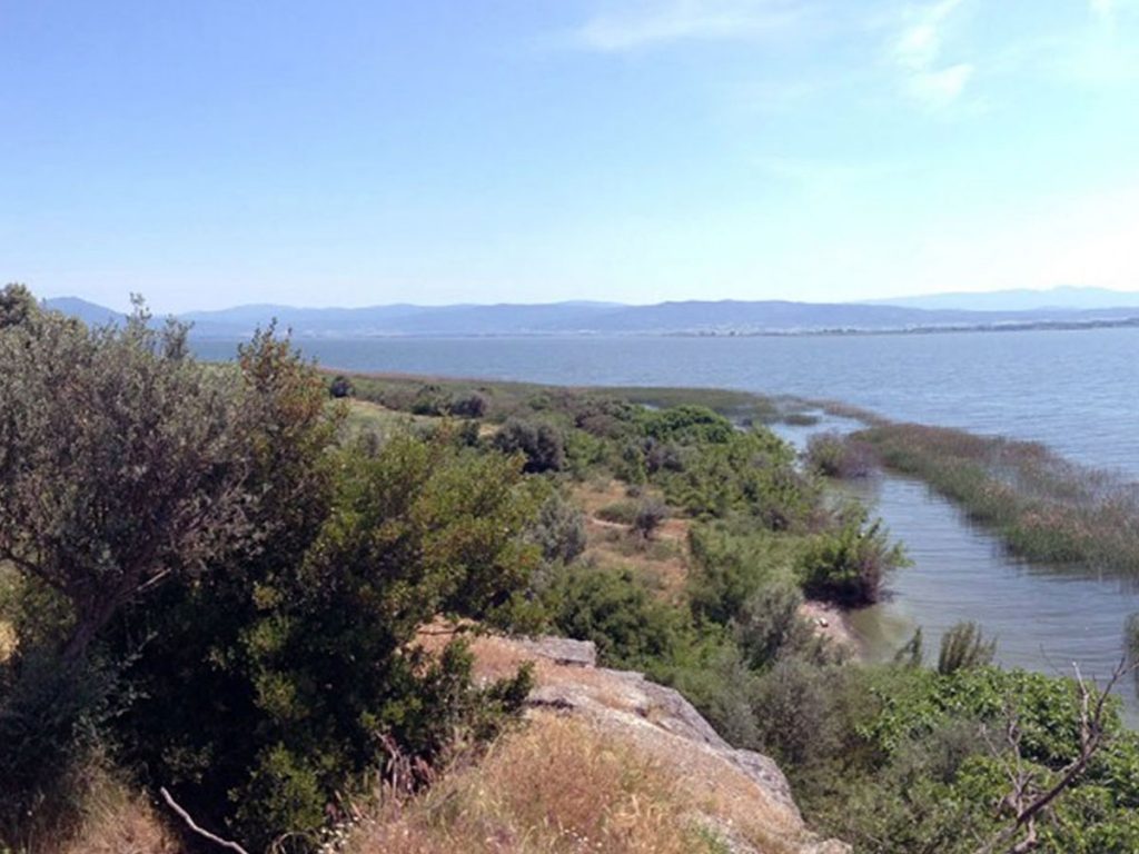 https://mdw-travel-data-us-east-1.s3.amazonaws.com/img/country/Greece/Lake-Volvi/img_02.jpg