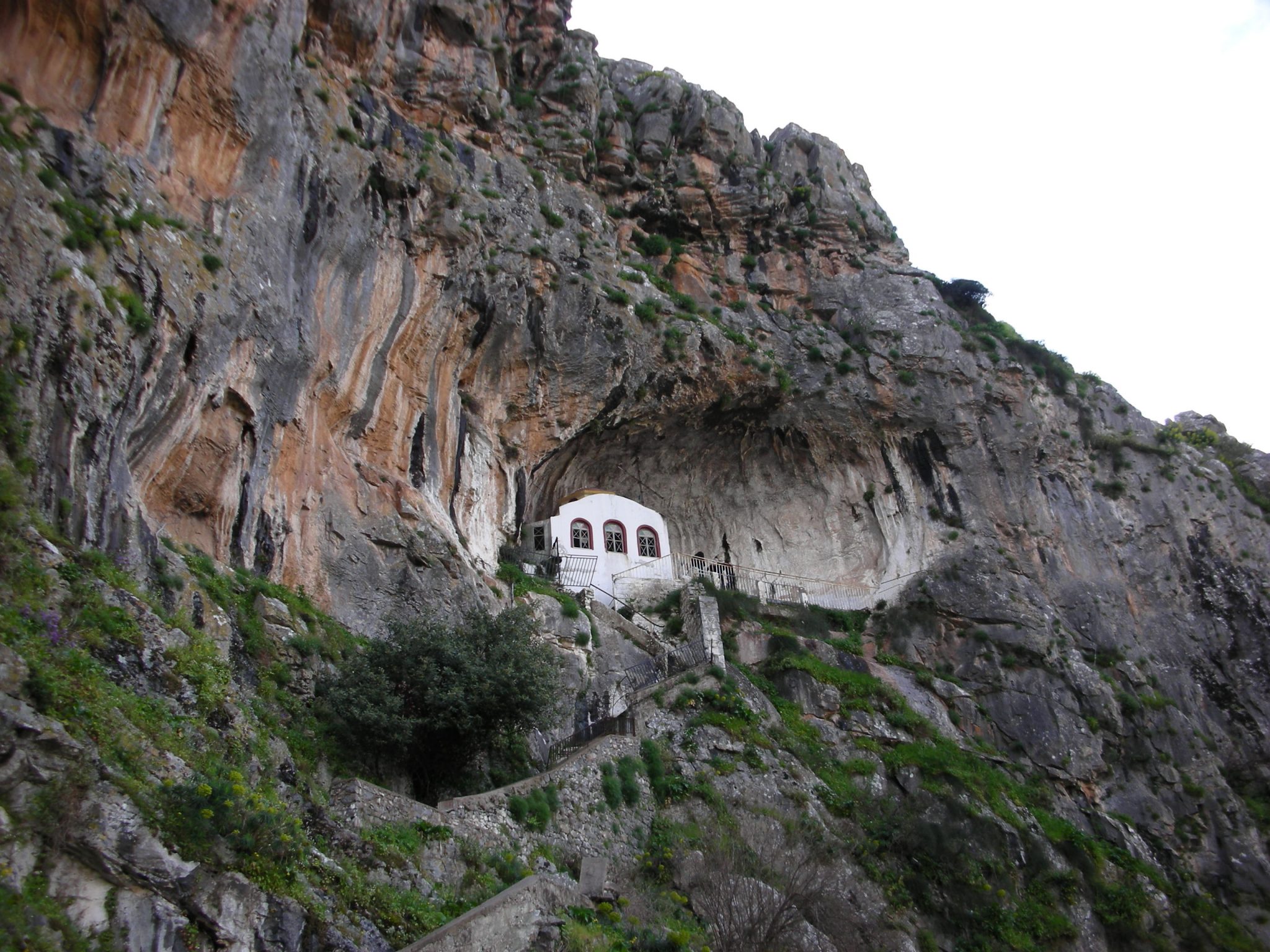 https://mdw-travel-data-us-east-1.s3.amazonaws.com/img/country/Greece/Levadia-Springs/img_01.jpg