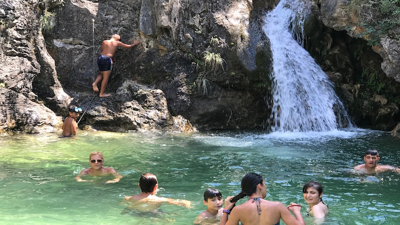 https://mdw-travel-data-us-east-1.s3.amazonaws.com/img/country/Greece/Litohoro/img_01.jpg