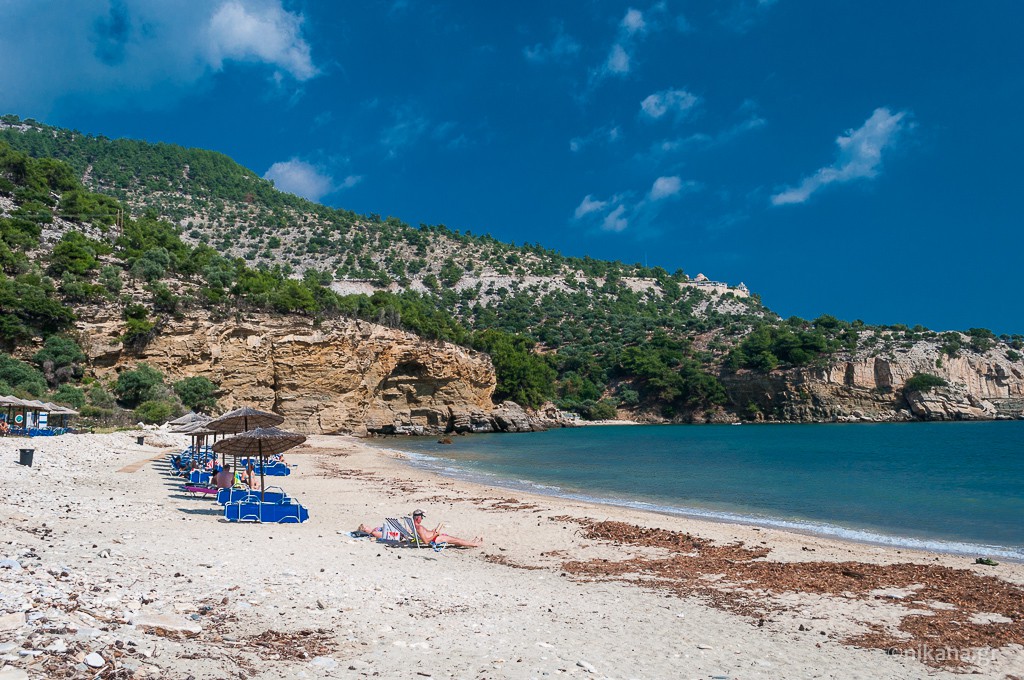https://mdw-travel-data-us-east-1.s3.amazonaws.com/img/country/Greece/Livadi-Beach/img_01.jpg
