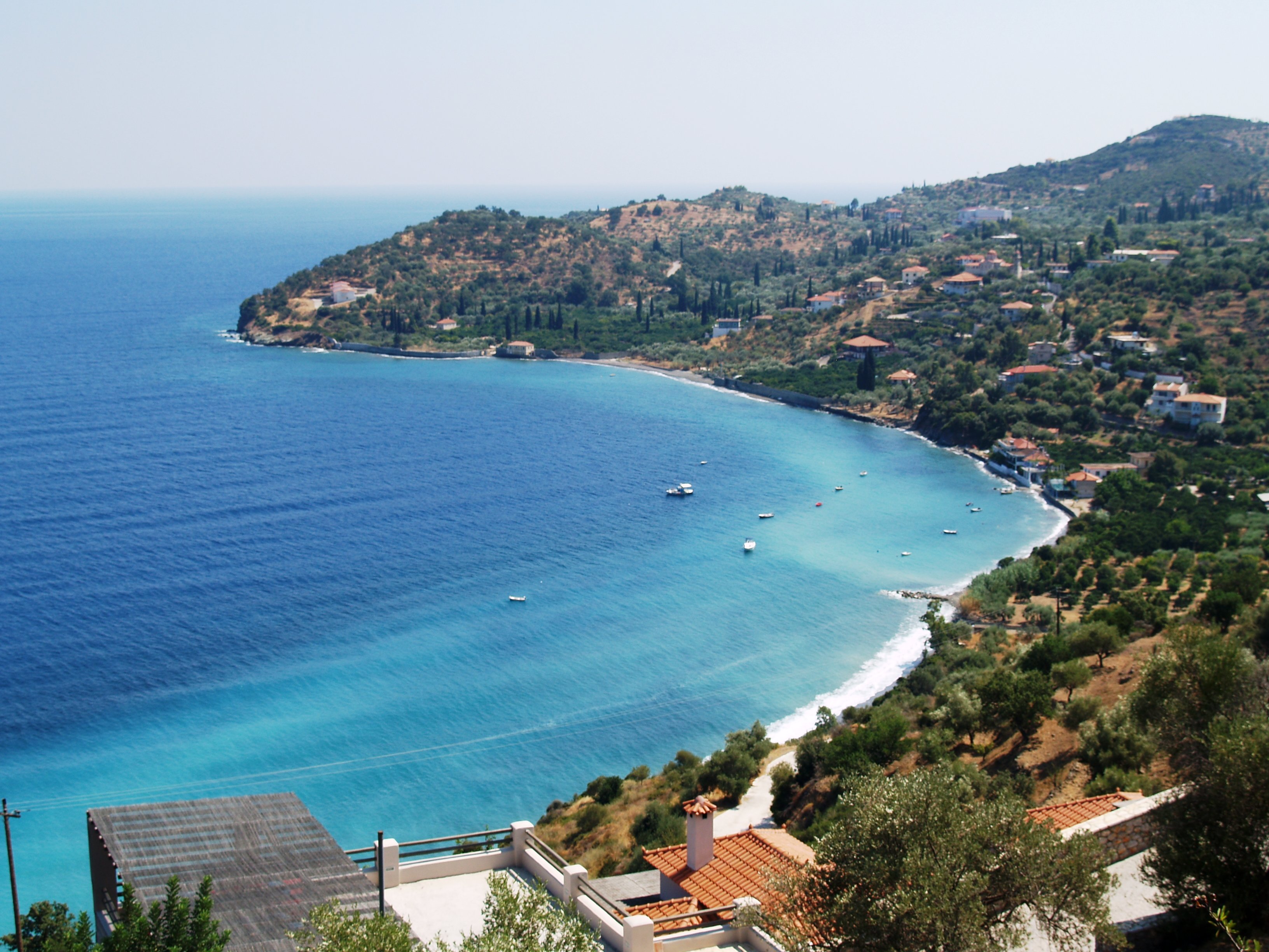 https://mdw-travel-data-us-east-1.s3.amazonaws.com/img/country/Greece/Livadi-Beach/img_02.jpg