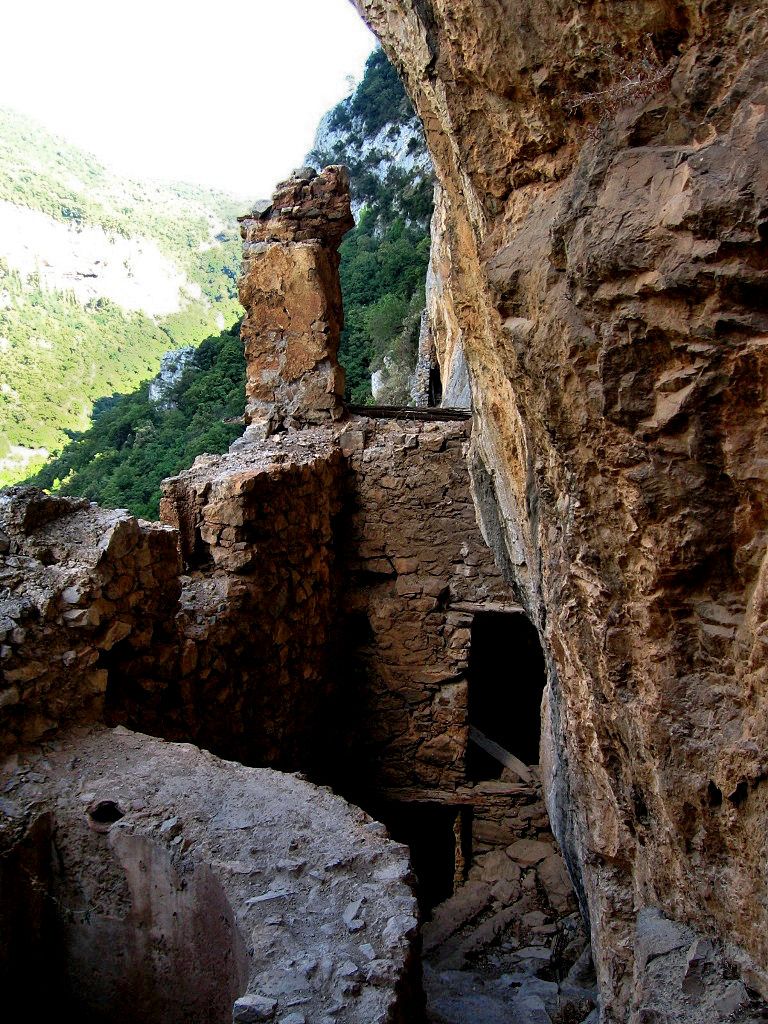 https://mdw-travel-data-us-east-1.s3.amazonaws.com/img/country/Greece/Lousios-Gorge/img_01.jpg