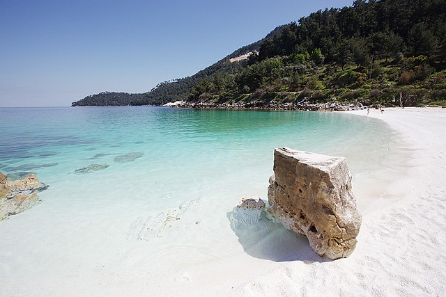 https://mdw-travel-data-us-east-1.s3.amazonaws.com/img/country/Greece/Marble-Beach/img_03.jpg