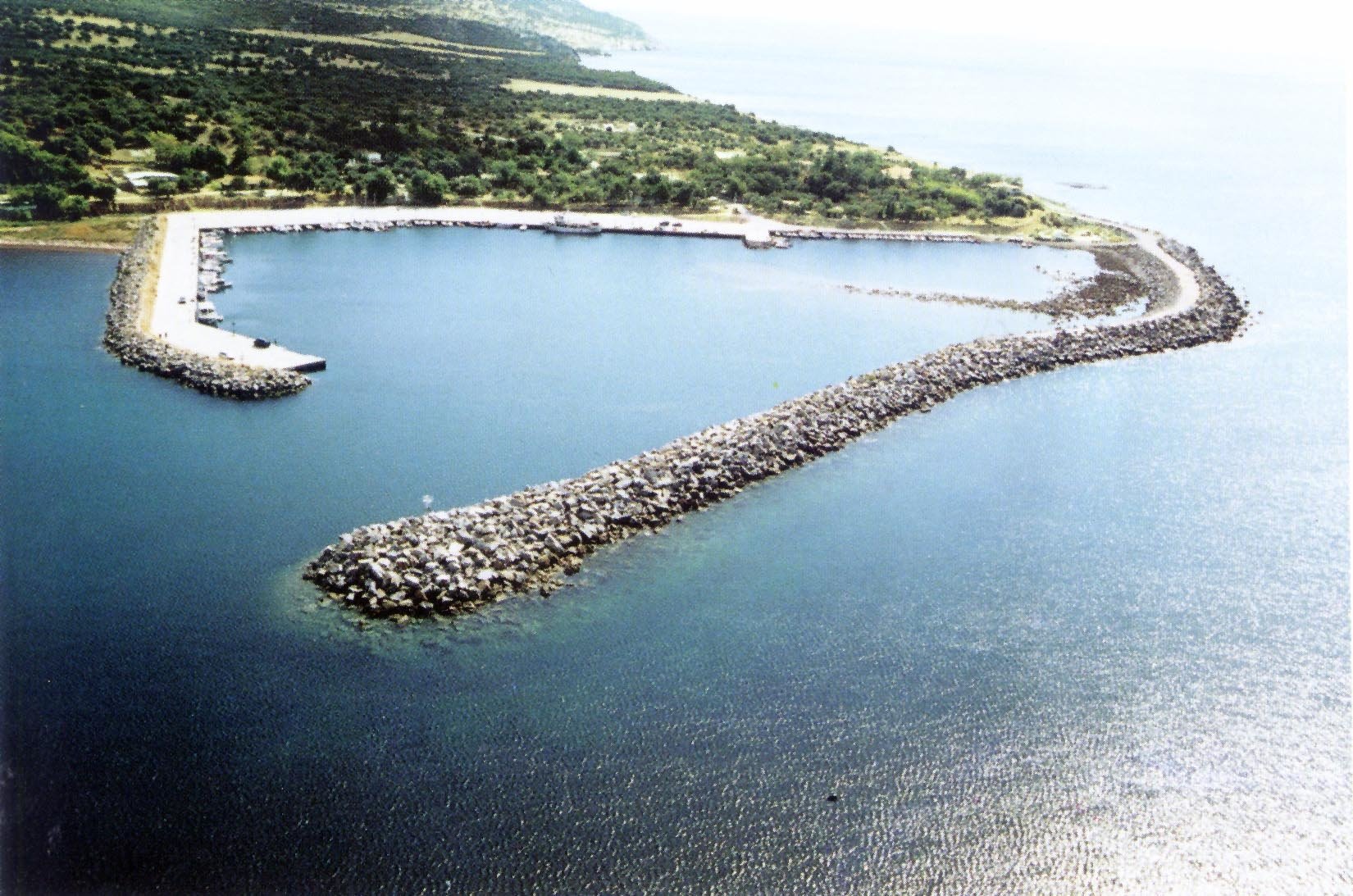 https://mdw-travel-data-us-east-1.s3.amazonaws.com/img/country/Greece/Maroneia/img_02.jpg