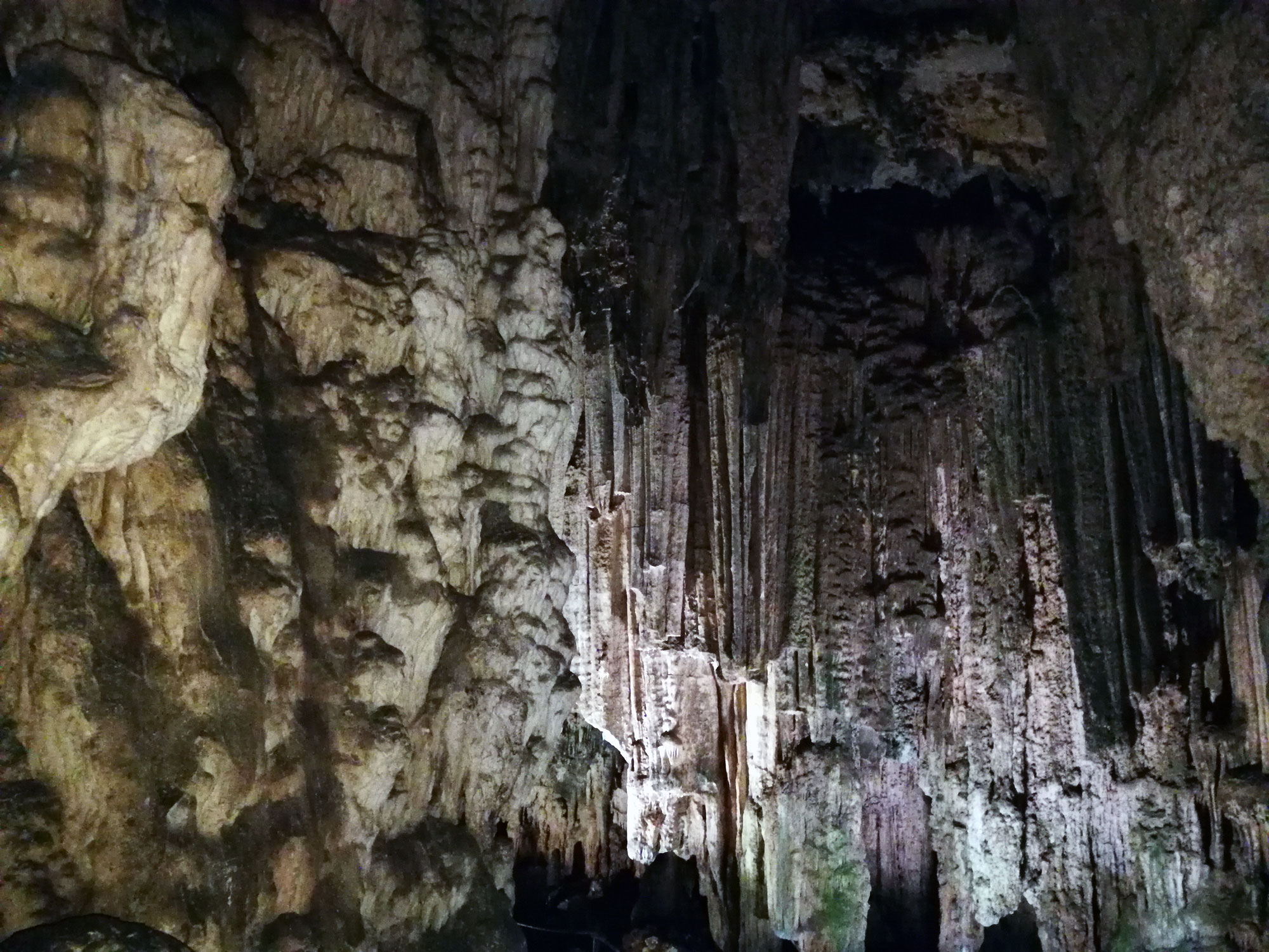 https://mdw-travel-data-us-east-1.s3.amazonaws.com/img/country/Greece/Melidoni-Cave/img_03.jpg