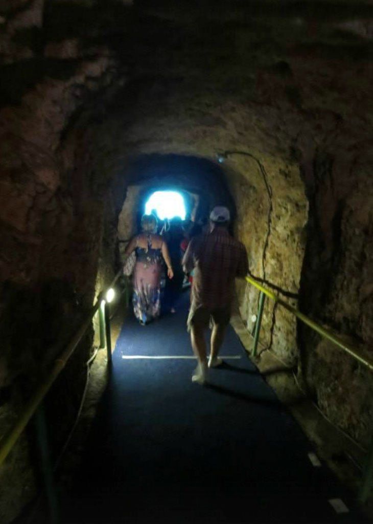 https://mdw-travel-data-us-east-1.s3.amazonaws.com/img/country/Greece/Melissani-Cave/img_02.jpg