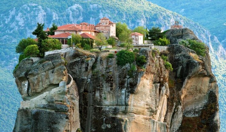 https://mdw-travel-data-us-east-1.s3.amazonaws.com/img/country/Greece/Meteora-Monasteries/img_01.jpg
