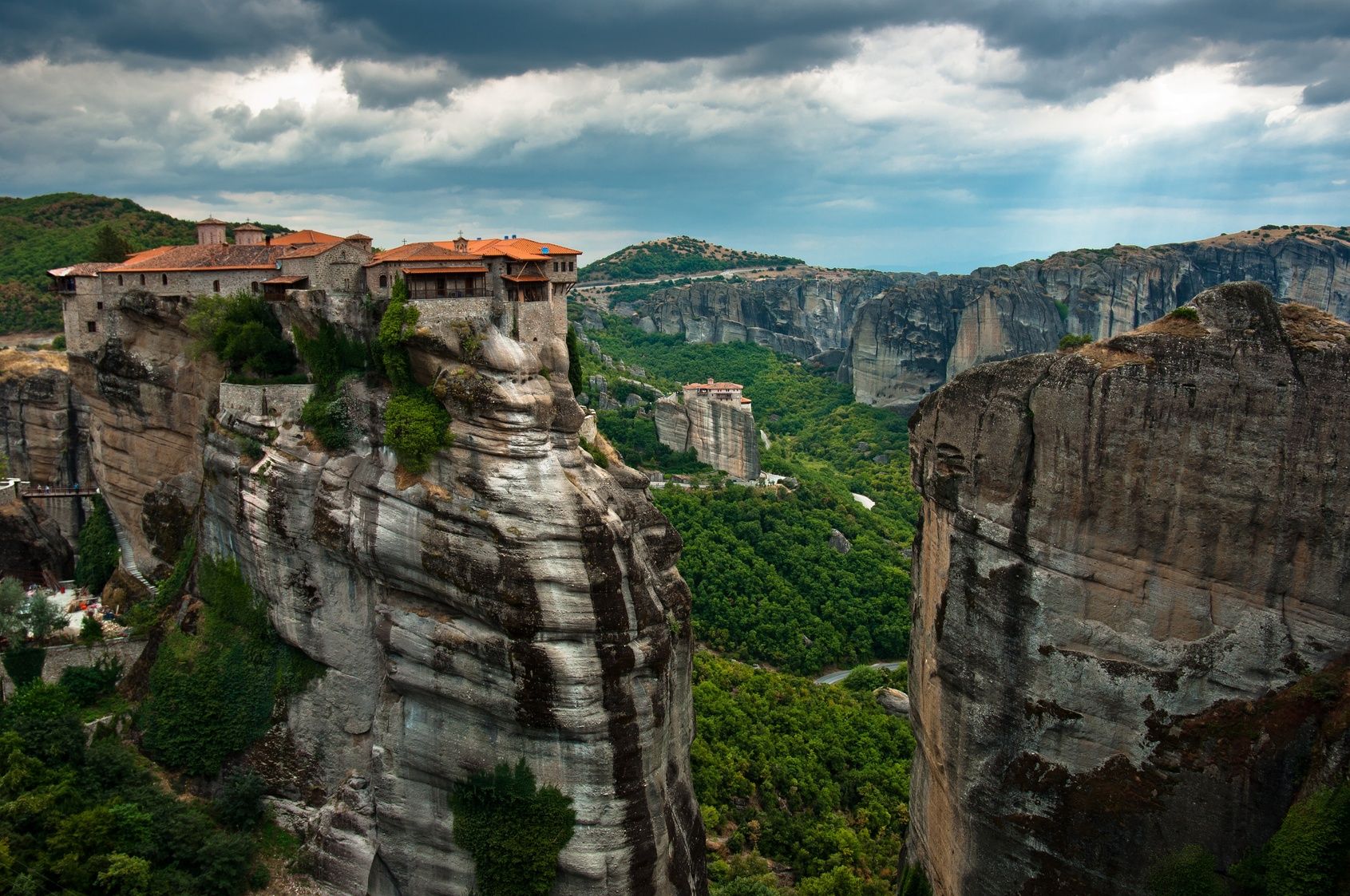 https://mdw-travel-data-us-east-1.s3.amazonaws.com/img/country/Greece/Meteora/img_01.jpg