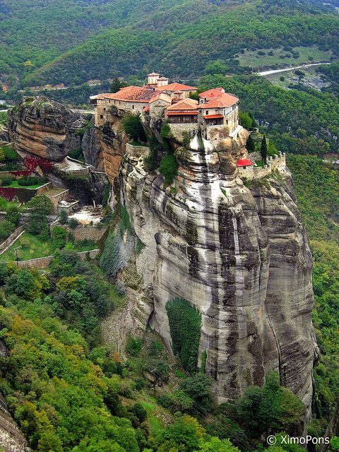 https://mdw-travel-data-us-east-1.s3.amazonaws.com/img/country/Greece/Meteora/img_02.jpg