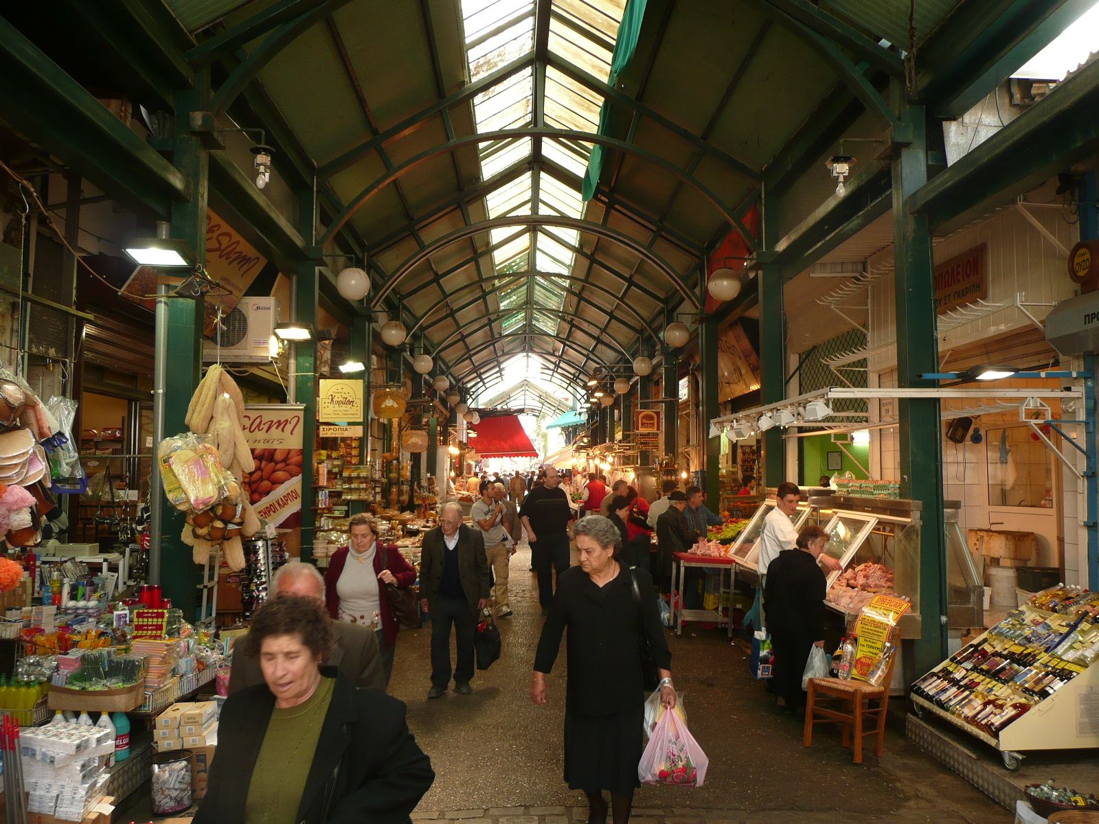 https://mdw-travel-data-us-east-1.s3.amazonaws.com/img/country/Greece/Modiano-Market/img_00.jpg