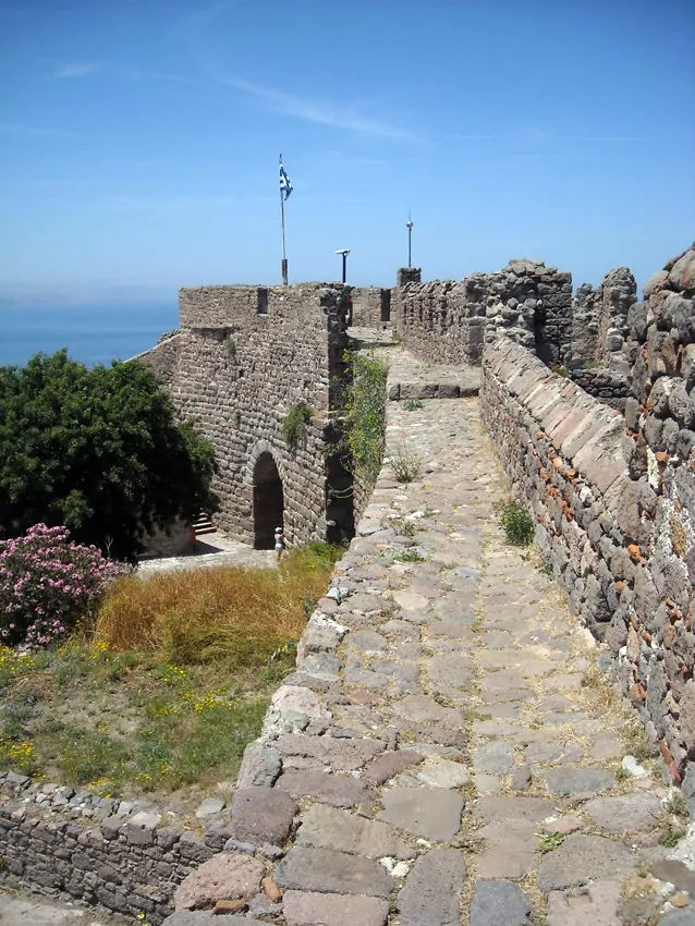https://mdw-travel-data-us-east-1.s3.amazonaws.com/img/country/Greece/Molyvos-Castle/img_01.jpg