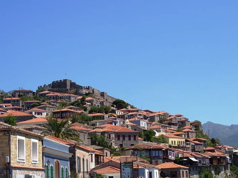 https://mdw-travel-data-us-east-1.s3.amazonaws.com/img/country/Greece/Molyvos-Castle/img_03.jpg