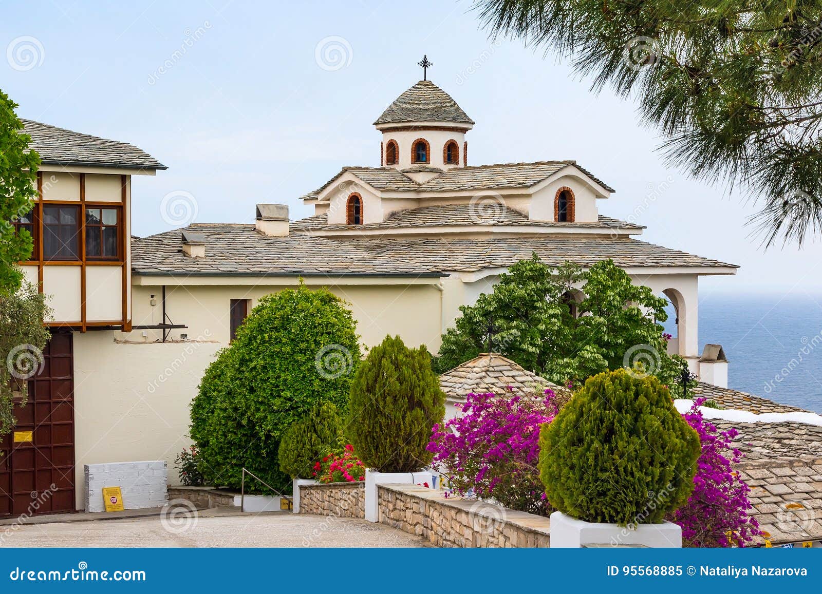 https://mdw-travel-data-us-east-1.s3.amazonaws.com/img/country/Greece/Monastery-of-Archangel-Michael/img_03.jpg