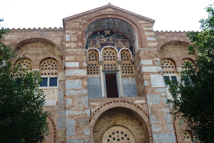 https://mdw-travel-data-us-east-1.s3.amazonaws.com/img/country/Greece/Monastery-of-Hosios-Loukas/img_02.jpg