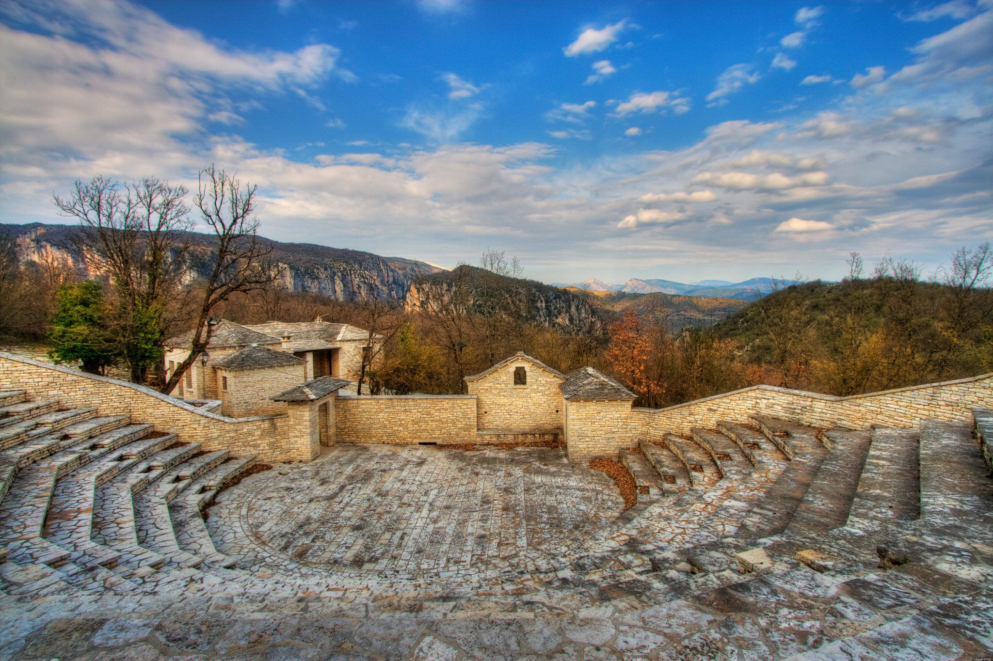 https://mdw-travel-data-us-east-1.s3.amazonaws.com/img/country/Greece/Monodendri-Village/img_03.jpg