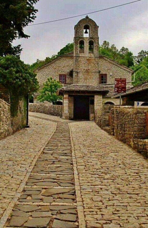 https://mdw-travel-data-us-east-1.s3.amazonaws.com/img/country/Greece/Monodendri/img_01.jpg