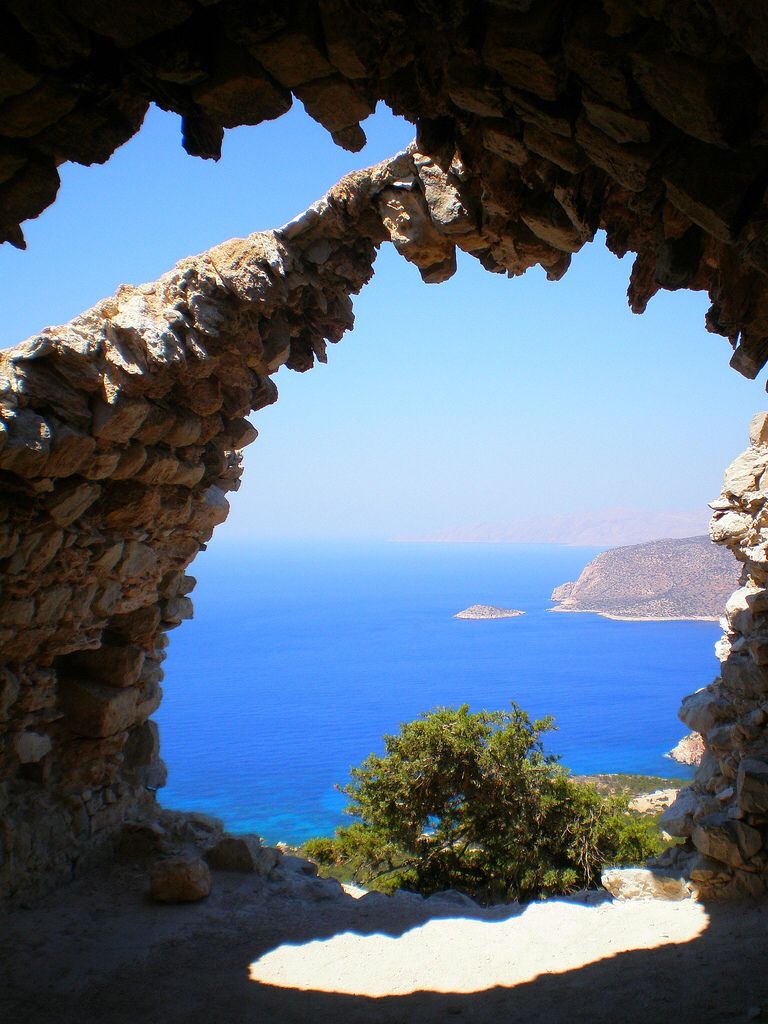 https://mdw-travel-data-us-east-1.s3.amazonaws.com/img/country/Greece/Monolithos-Castle/img_02.jpg