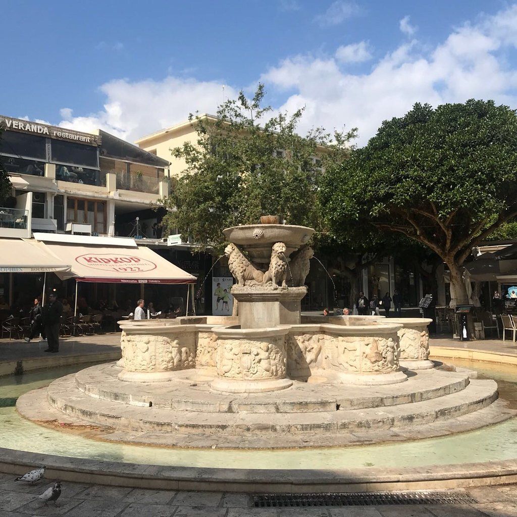https://mdw-travel-data-us-east-1.s3.amazonaws.com/img/country/Greece/Morosini-Fountain--Lions-Fountain-/img_01.jpg