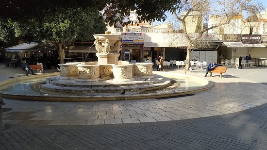 https://mdw-travel-data-us-east-1.s3.amazonaws.com/img/country/Greece/Morosini-Fountain--Lions-Fountain-/img_03.jpg
