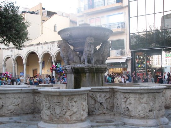 https://mdw-travel-data-us-east-1.s3.amazonaws.com/img/country/Greece/Morosini-Fountain-Lions-Fountain/img_03.jpg