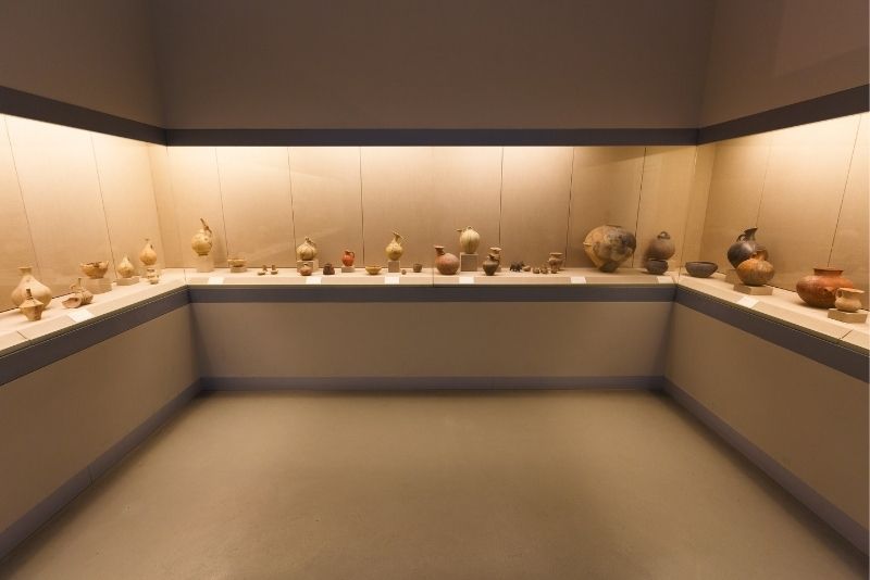 https://mdw-travel-data-us-east-1.s3.amazonaws.com/img/country/Greece/Museum-of-Prehistoric-Thira/img_03.jpg