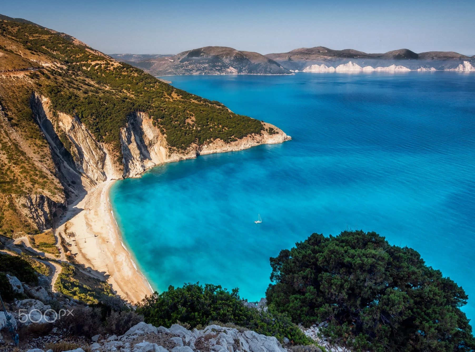 https://mdw-travel-data-us-east-1.s3.amazonaws.com/img/country/Greece/Myrtos-Beach/img_05.jpg