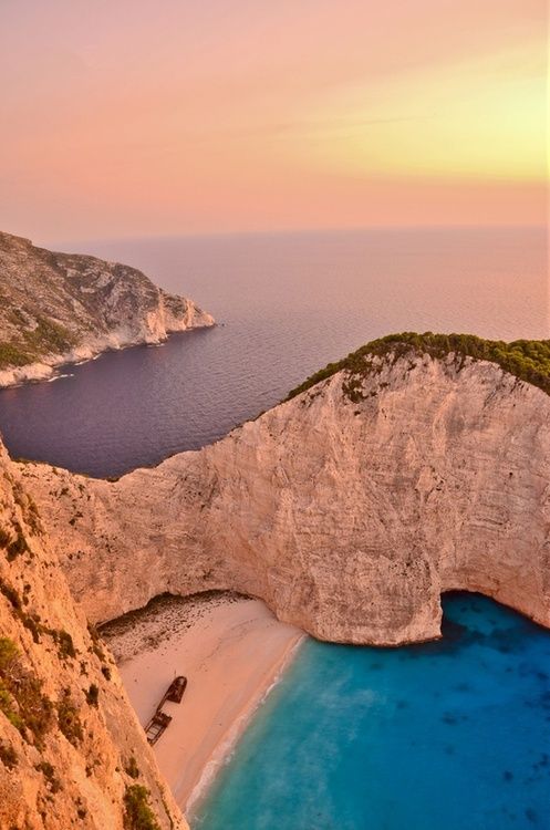 https://mdw-travel-data-us-east-1.s3.amazonaws.com/img/country/Greece/Navagio-Beach/img_02.jpg