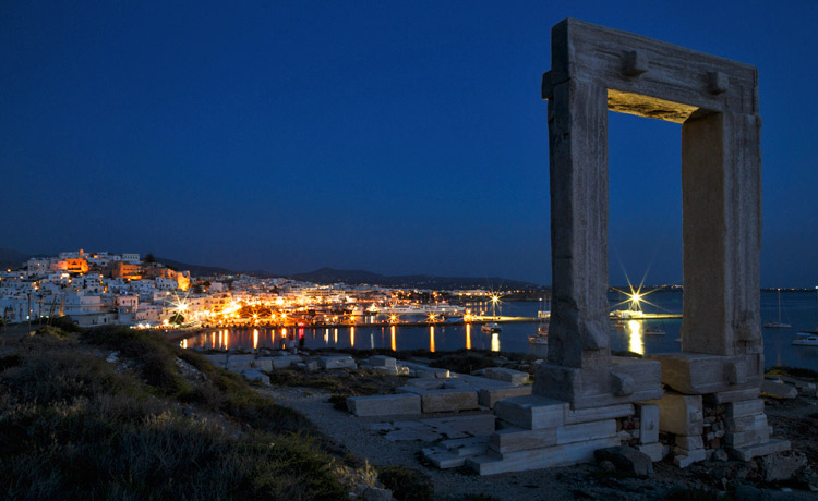 https://mdw-travel-data-us-east-1.s3.amazonaws.com/img/country/Greece/Naxos-Portara/img_02.jpg