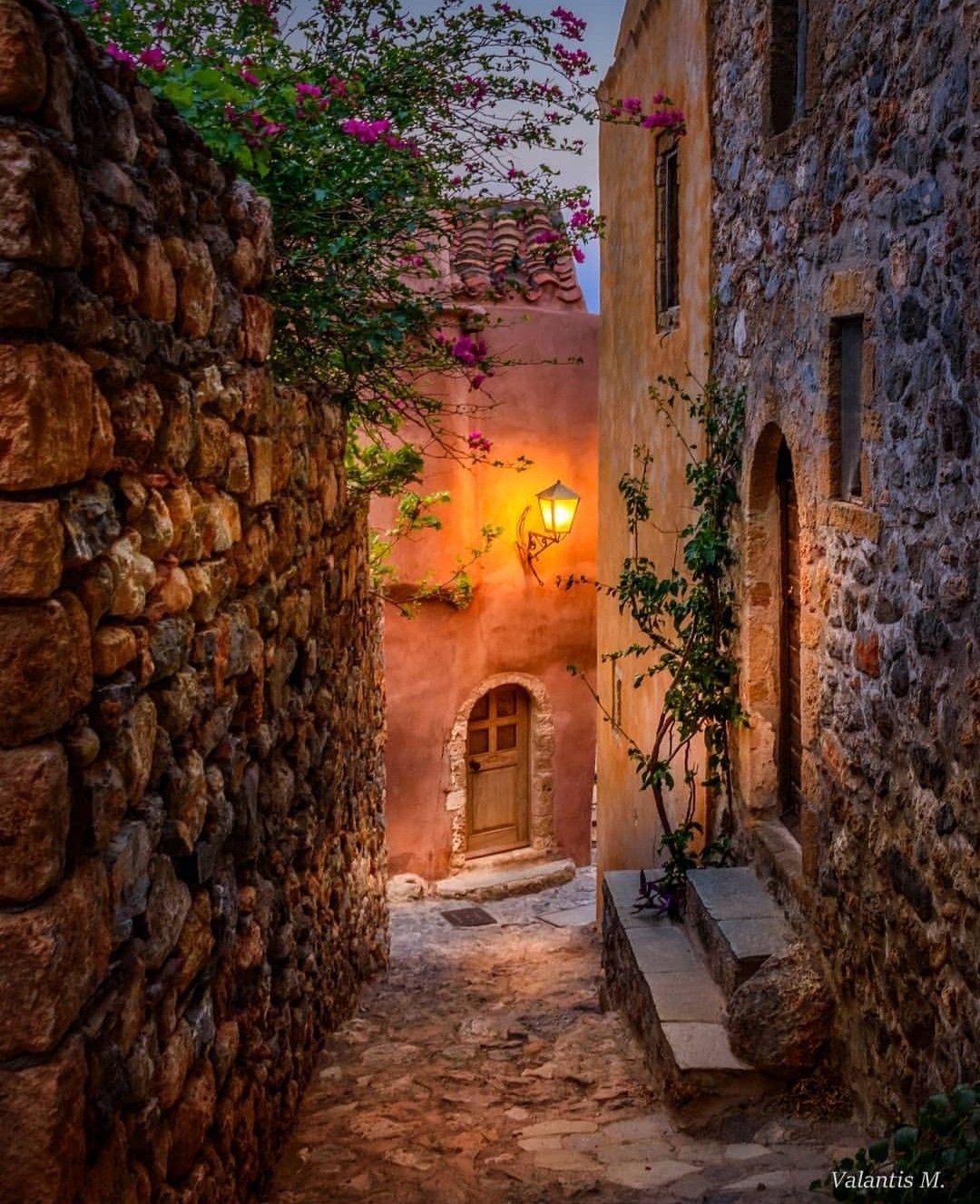 https://mdw-travel-data-us-east-1.s3.amazonaws.com/img/country/Greece/Neo-Monemvasia/img_01.jpg