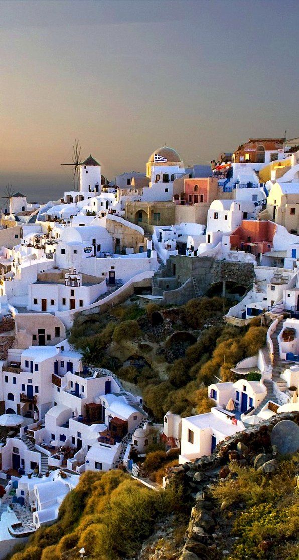 https://mdw-travel-data-us-east-1.s3.amazonaws.com/img/country/Greece/Oia/img_03.jpg