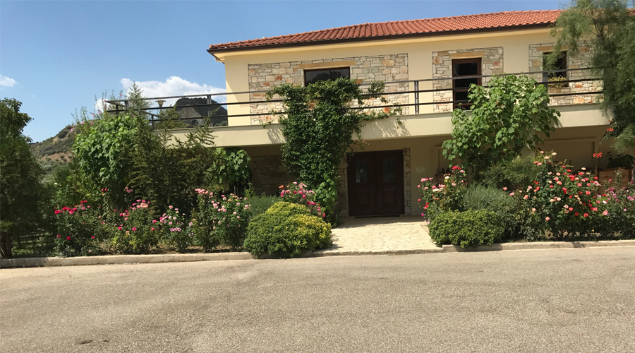 https://mdw-travel-data-us-east-1.s3.amazonaws.com/img/country/Greece/Olympia-Land-Winery/img_01.jpg