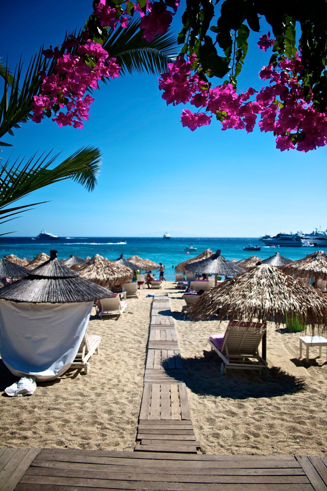 https://mdw-travel-data-us-east-1.s3.amazonaws.com/img/country/Greece/Ornos-Beach/img_01.jpg