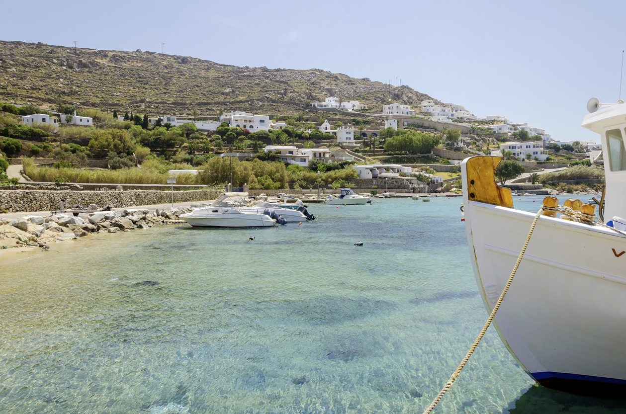 https://mdw-travel-data-us-east-1.s3.amazonaws.com/img/country/Greece/Ornos-Beach/img_02.jpg