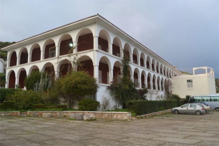 https://mdw-travel-data-us-east-1.s3.amazonaws.com/img/country/Greece/Orthodox-Academy-of-Crete/img_00.jpg