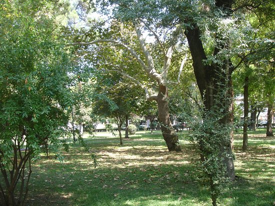 https://mdw-travel-data-us-east-1.s3.amazonaws.com/img/country/Greece/Pafsilipo-Park/img_02.jpg