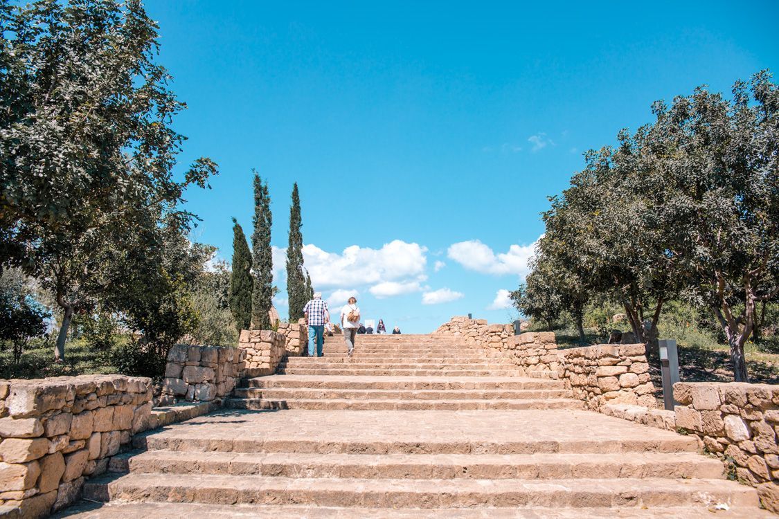 https://mdw-travel-data-us-east-1.s3.amazonaws.com/img/country/Greece/Pafsilipo-Park/img_03.jpg