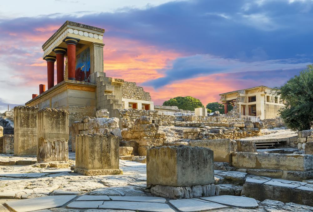 https://mdw-travel-data-us-east-1.s3.amazonaws.com/img/country/Greece/Palace-of-Knossos/img_01.jpg