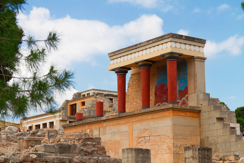 https://mdw-travel-data-us-east-1.s3.amazonaws.com/img/country/Greece/Palace-of-Knossos/img_02.jpg