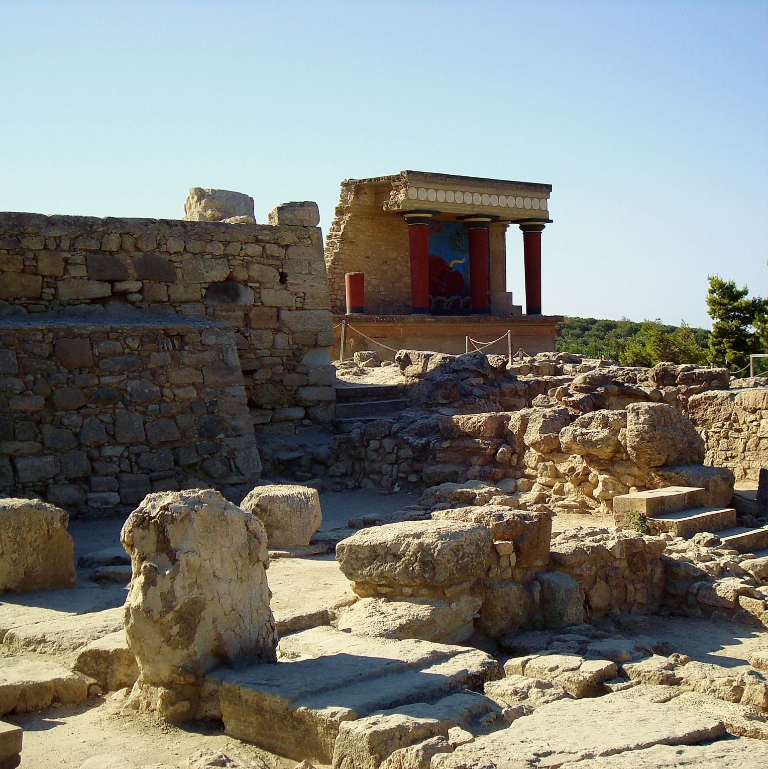 https://mdw-travel-data-us-east-1.s3.amazonaws.com/img/country/Greece/Palace-of-Knossos/img_03.jpg