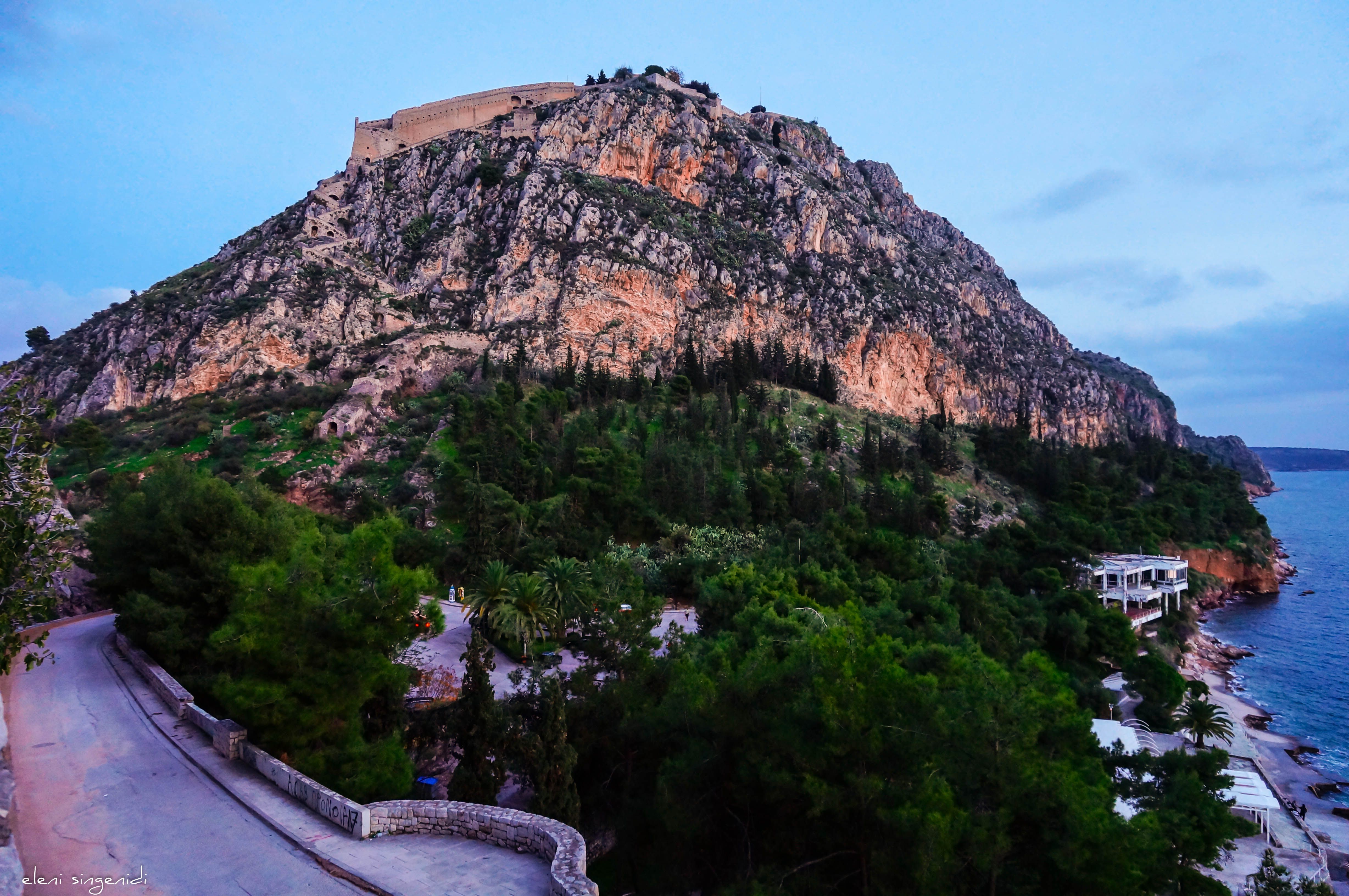 https://mdw-travel-data-us-east-1.s3.amazonaws.com/img/country/Greece/Palamidi-Castle/img_02.jpg