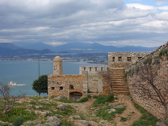 https://mdw-travel-data-us-east-1.s3.amazonaws.com/img/country/Greece/Palamidi-Castle/img_03.jpg