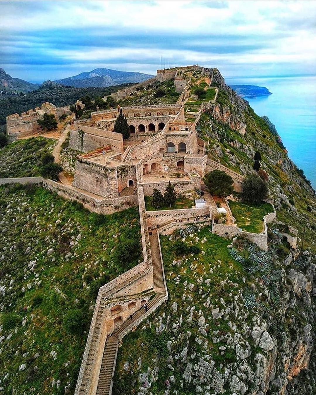 https://mdw-travel-data-us-east-1.s3.amazonaws.com/img/country/Greece/Palamidi-Fortress-Nafplio/img_00.jpg
