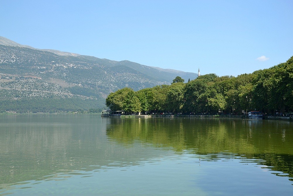 https://mdw-travel-data-us-east-1.s3.amazonaws.com/img/country/Greece/Pamvotida-Lake/img_01.jpg